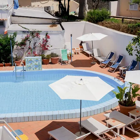 Cesotta Hotell